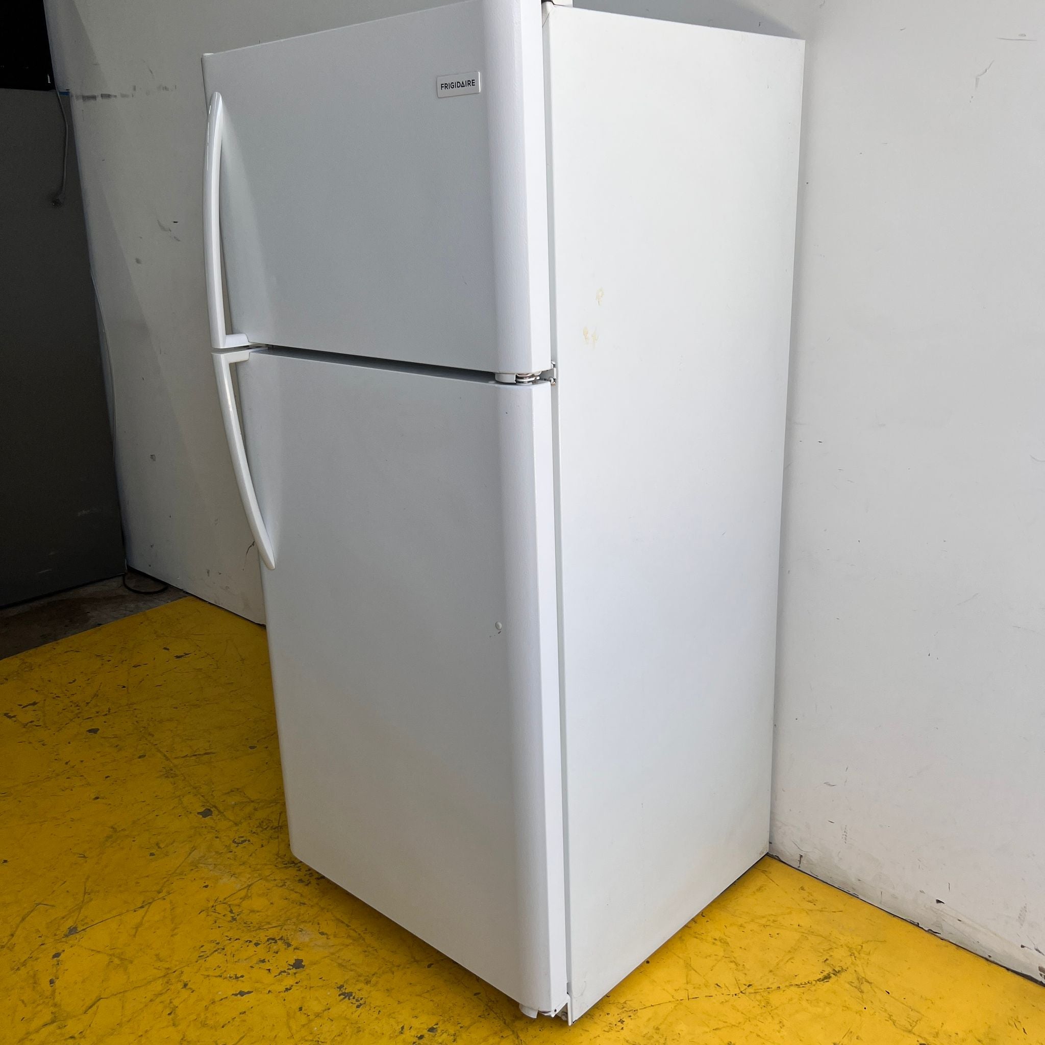 Frigidaire Top and Bottom Refrigerator Frigidaire Top and Bottom Refrigerator